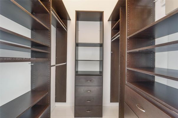 Interior, Walk-in Closets