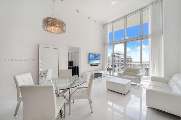 Chandelier, Dining room, Interior, Living room, Pendant Lights, Water