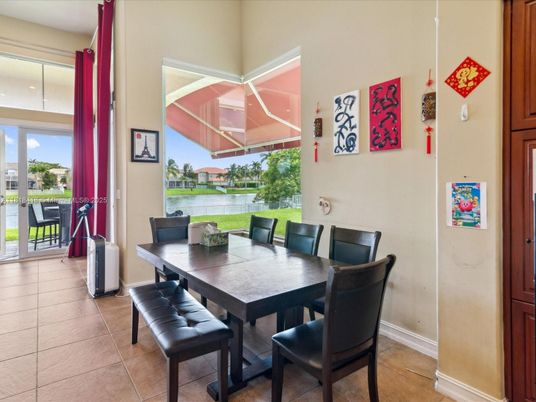 Dining room, Interior