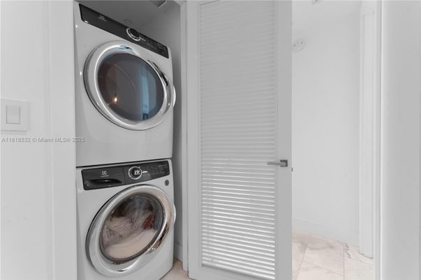 Interior, Marble, Utility Closets, Washer