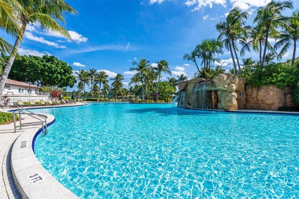 Exterior, Playground, Pool