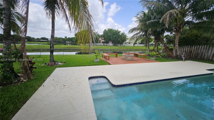 Exterior, Pool, Water