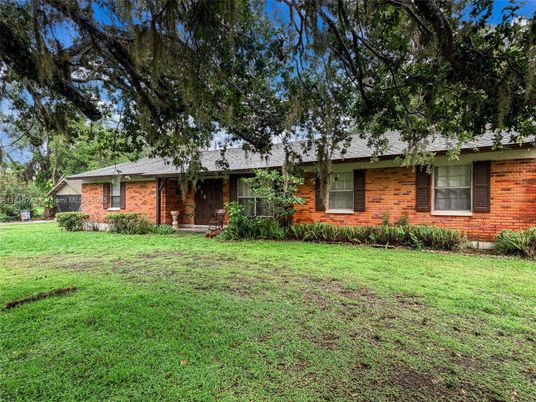 Exterior, Facade, Brick Facade, Ranch