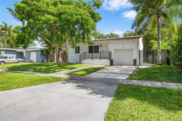Attached, Exterior, Facade, Ranch