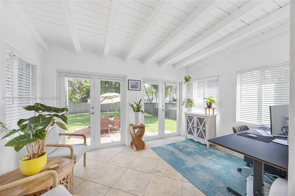 Home Office, Interior
