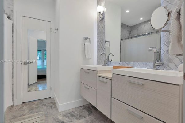 Bathroom, Interior, Marble, Recessed Lighting