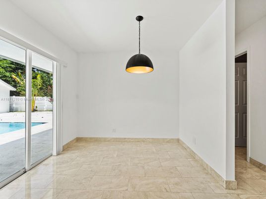 Empty room, Interior, Pendant Lights