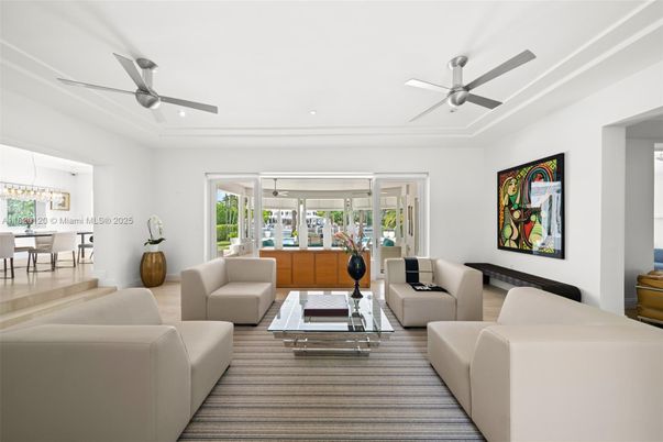 Dining room, Interior, Living room, Pendant Lights, Recessed Lighting