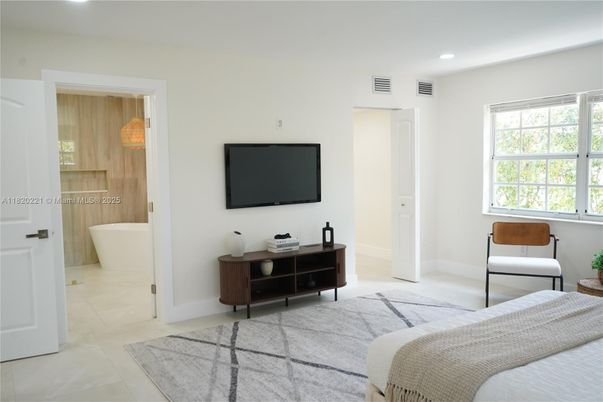 Bathroom, Bedroom, Free Standing Baths, Interior, Recessed Lighting