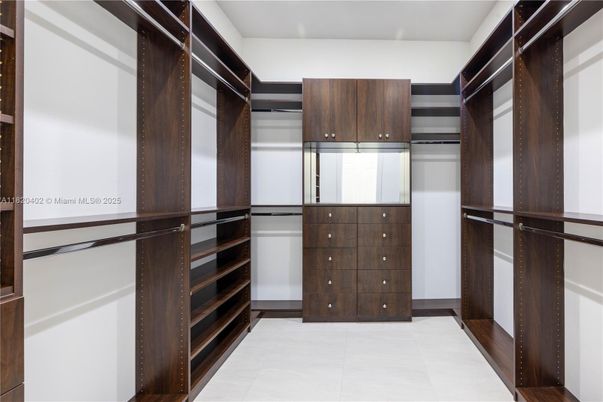 Interior, Walk-in Closets