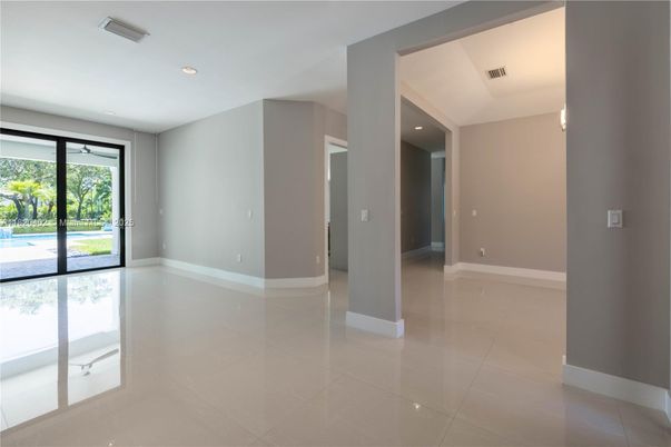 Empty room, Interior, Recessed Lighting