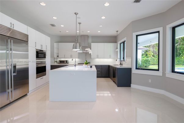 Interior, Kitchen, Pendant Lights, Recessed Lighting, Stainless Steel Appliances