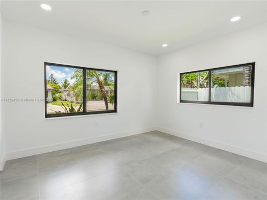 Empty room, Interior, Recessed Lighting