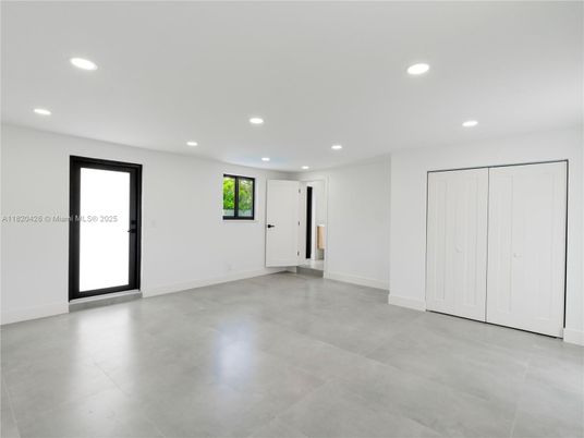 Empty room, Interior, Recessed Lighting