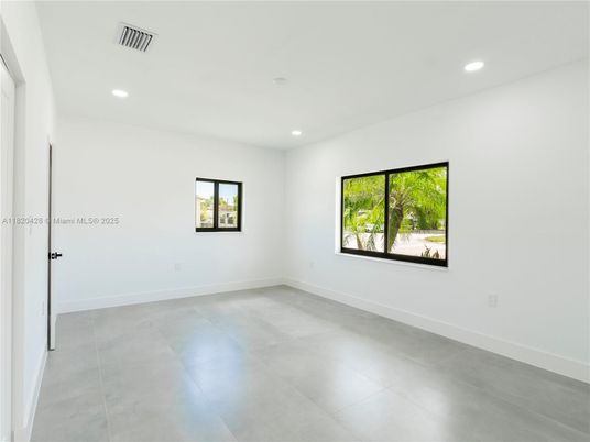 Empty room, Interior, Recessed Lighting