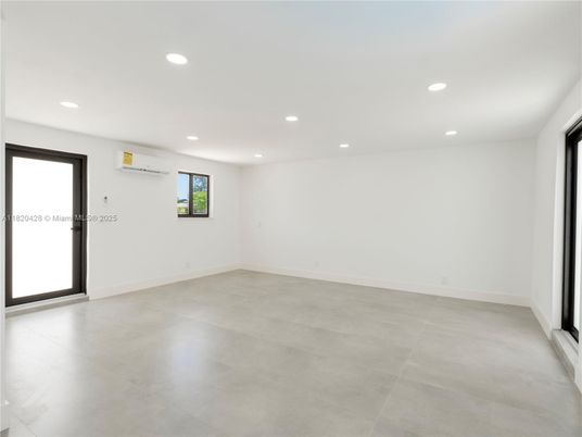 Empty room, Interior, Recessed Lighting
