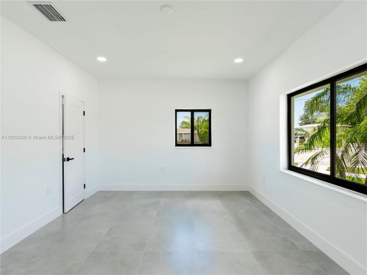 Empty room, Interior, Recessed Lighting