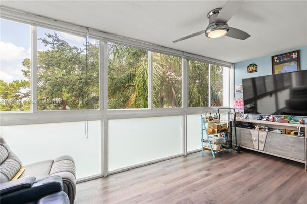 Interior, Sun Room, Wood Texture Flooring