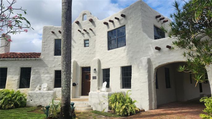 Exterior, Facade, Spanish Mediterranean