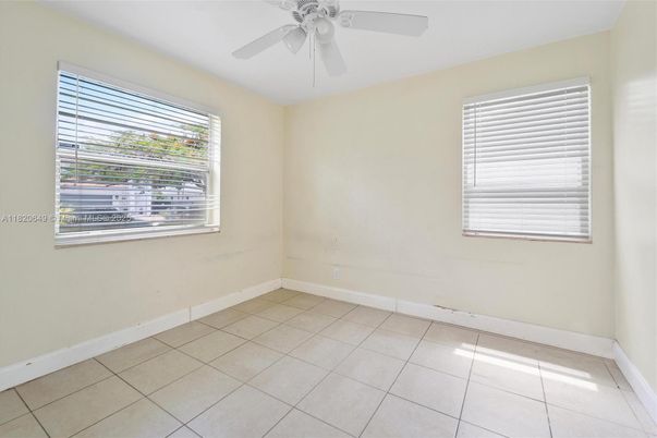 Empty room, Interior