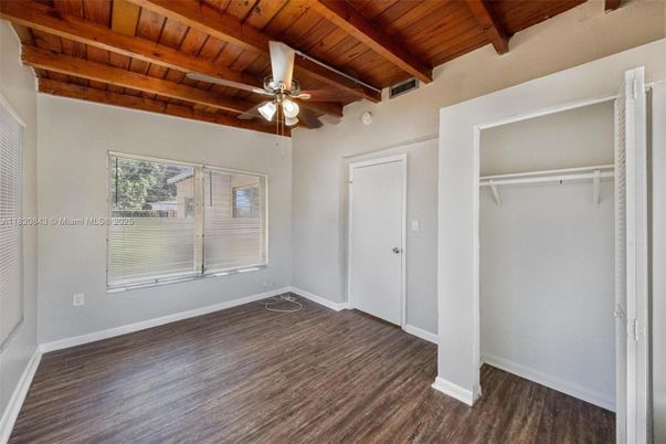 Empty room, Interior, Wooden Beams, Wooden Ceilings, Wood Texture Flooring