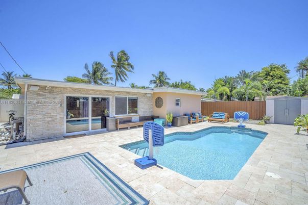 Exterior, Pool