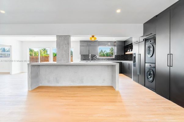 Interior, Kitchen, Recessed Lighting, Washer, Wood Texture Flooring