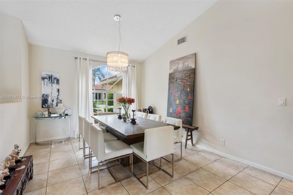 Chandelier, Dining room, Interior, Pendant Lights