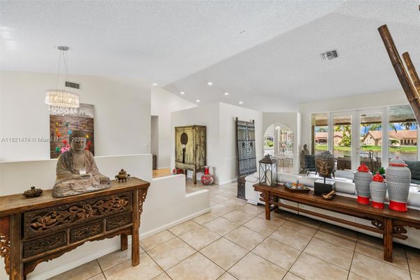 Interior, Living room, Pendant Lights, Recessed Lighting