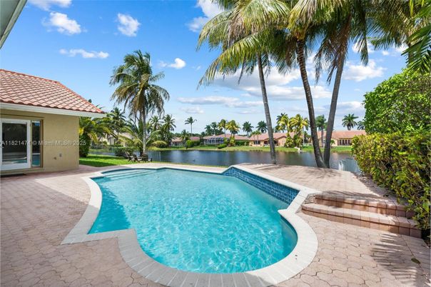 Exterior, Pool, Water
