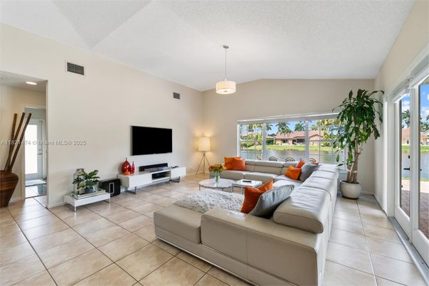 Interior, Living room, Pendant Lights, Recessed Lighting