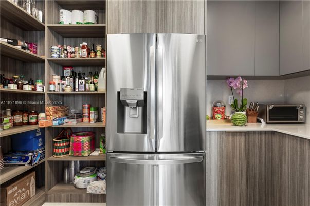 Interior, Stainless Steel Appliances