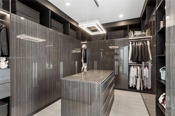 Interior, Pendant Lights, Recessed Lighting, Walk-in Closets