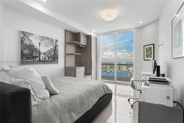 Bedroom, Chandelier, Home Office, Interior, Recessed Lighting, Water