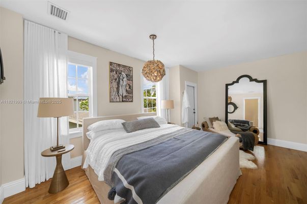 Bedroom, Interior, Pendant Lights, Wood Texture Flooring