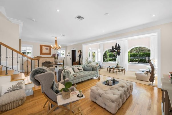 Chandelier, Dining room, Interior, Living room, Recessed Lighting, Wood Texture Flooring
