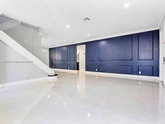 Empty room, Interior, Recessed Lighting
