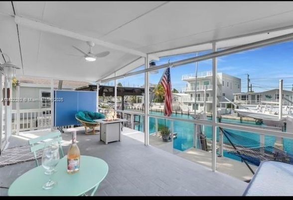 Interior, Pool, Sun Room