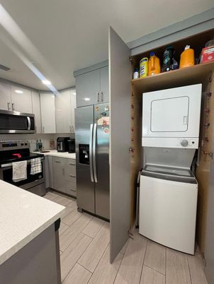 Interior, Kitchen, Utility Closets, Washer, Wood Texture Flooring