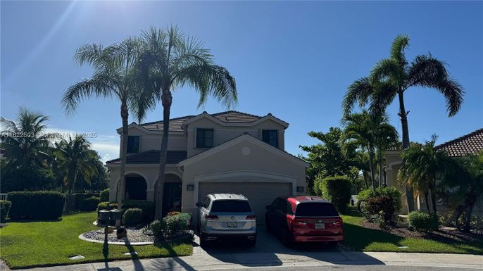 Attached, Exterior, Facade, Mediterranean