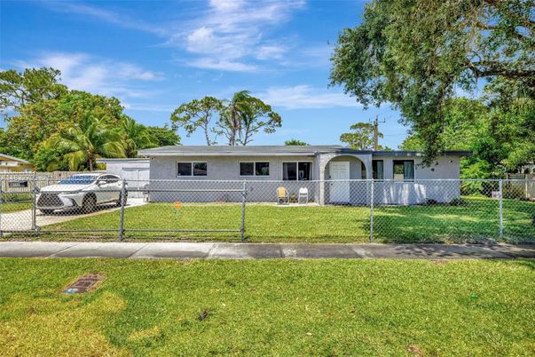 Backyard, Exterior, Facade, Ranch