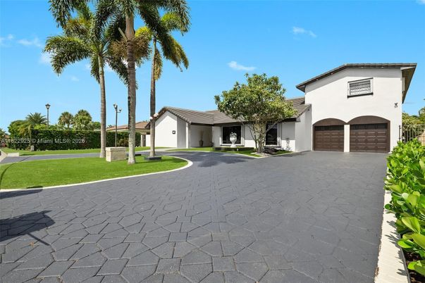 Attached, Exterior, Facade, Spanish Mediterranean
