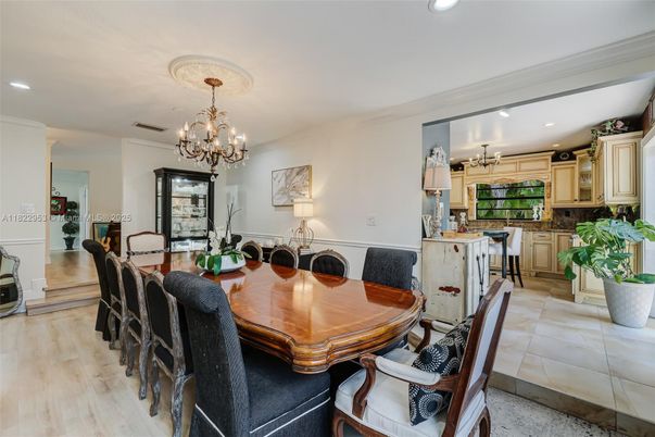 Chandelier, Dining room, Interior, Kitchen, Recessed Lighting, Wood Texture Flooring