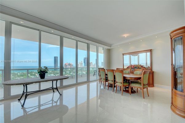 Dining room, Interior, Recessed Lighting, Water