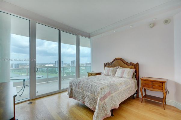 Bedroom, Interior, Recessed Lighting, Water, Wood Texture Flooring