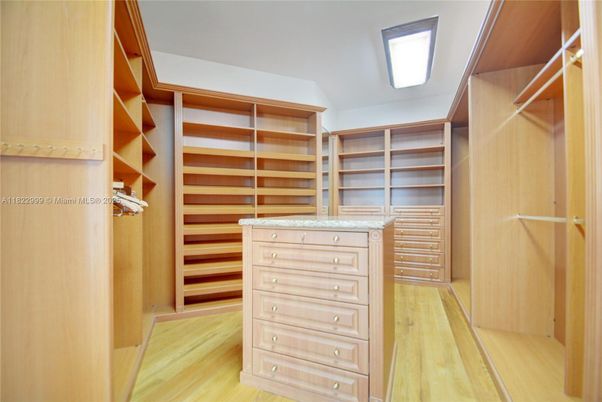 Interior, Walk-in Closets, Wood Texture Flooring