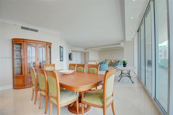 Dining room, Interior, Recessed Lighting