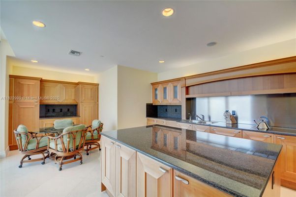 Dining room, Interior, Kitchen, Recessed Lighting