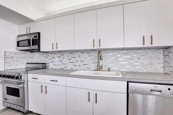 Interior, Kitchen, Stainless Steel Appliances