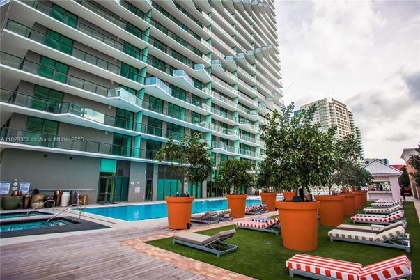 Exterior, Pool